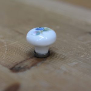 POMELLO CON FIORE BLU E PRIMULA BIANCA
